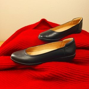 Women's Leather NATURALIZER Flats Shoes Size 9